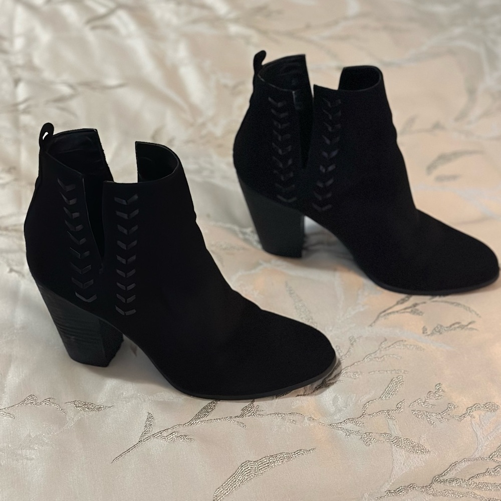Carlos by Carlos Santana Black Ankle Booties with Stacked Heel